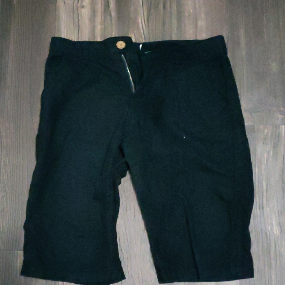 This is a knee shorts